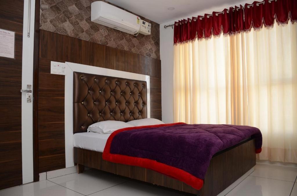 Hotel Robin Inn Амритсар Экстерьер фото