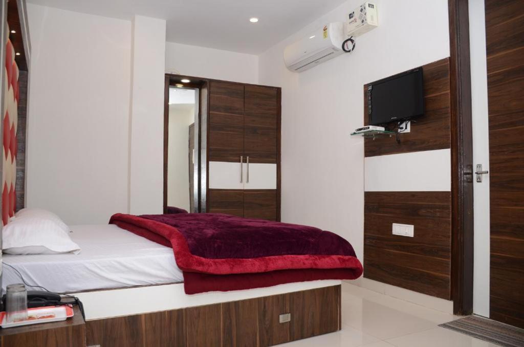 Hotel Robin Inn Амритсар Экстерьер фото