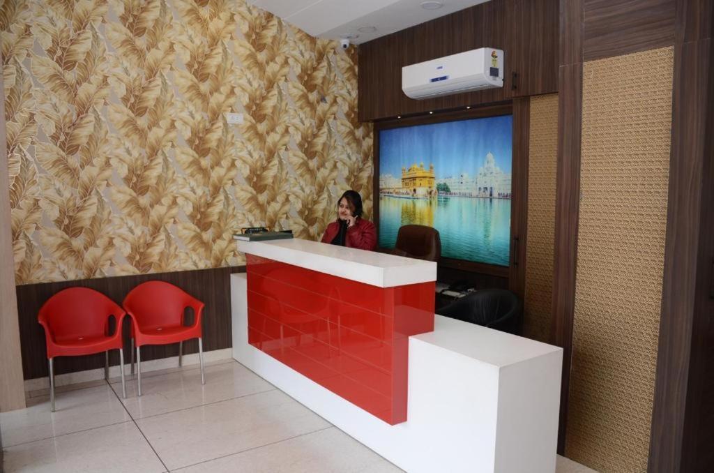 Hotel Robin Inn Амритсар Экстерьер фото