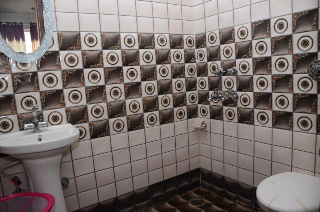 Hotel Robin Inn Амритсар Экстерьер фото