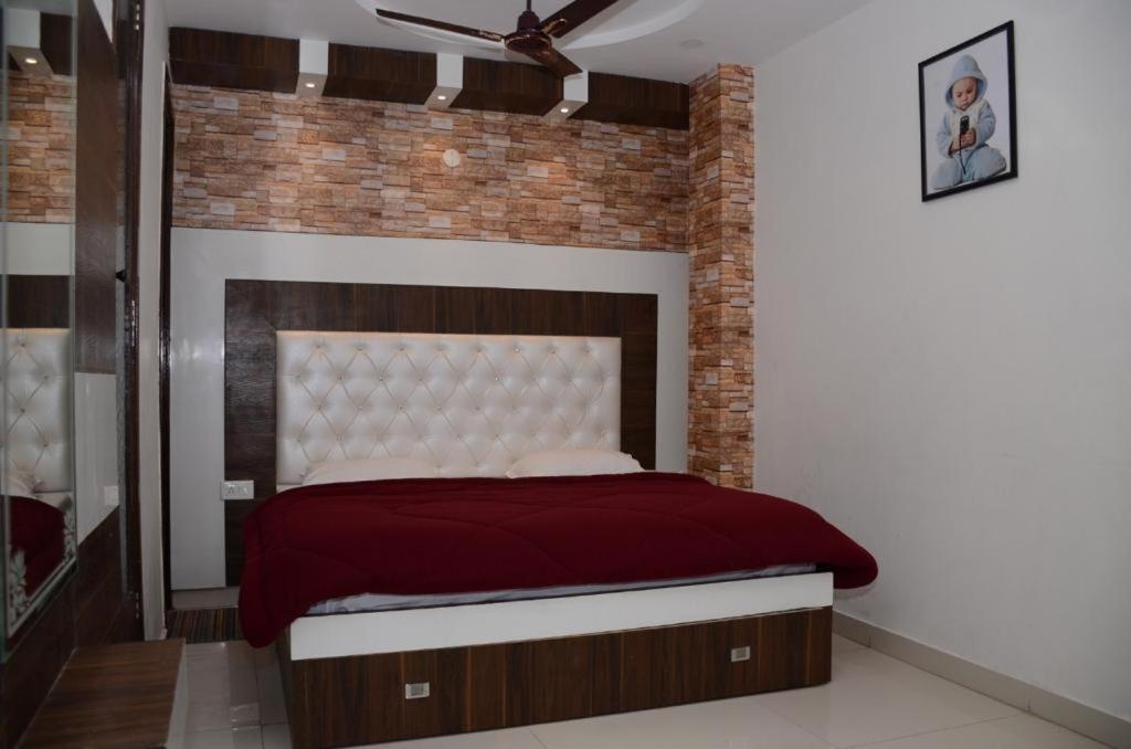 Hotel Robin Inn Амритсар Экстерьер фото