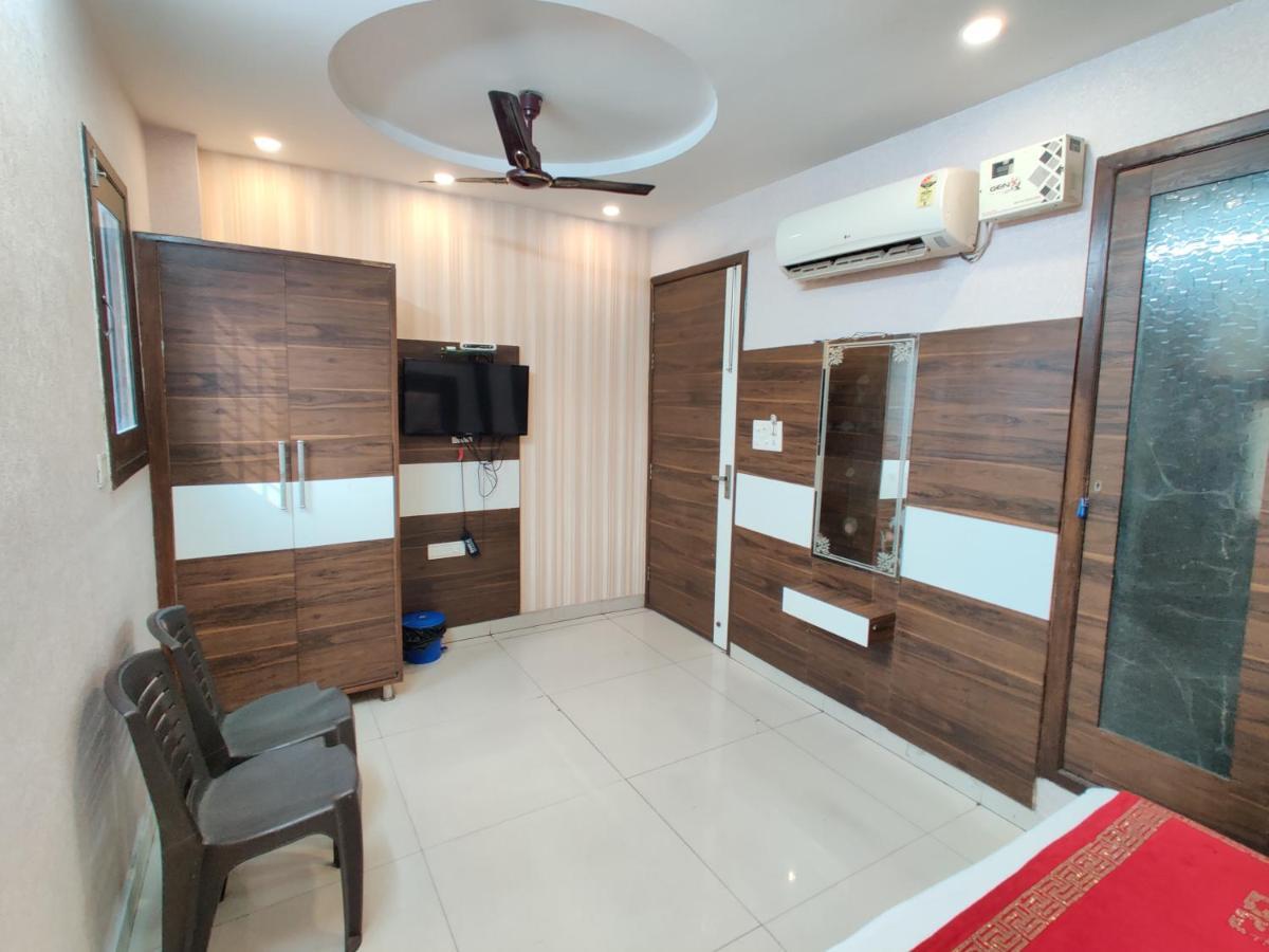 Hotel Robin Inn Амритсар Экстерьер фото
