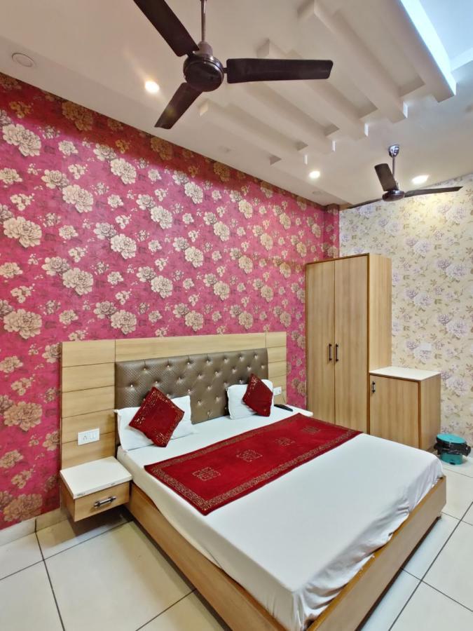 Hotel Robin Inn Амритсар Экстерьер фото