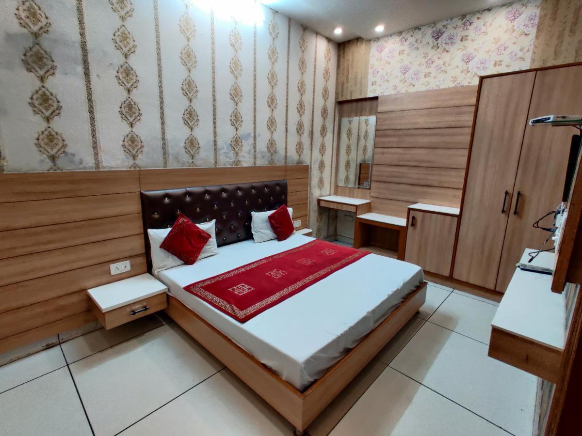 Hotel Robin Inn Амритсар Экстерьер фото