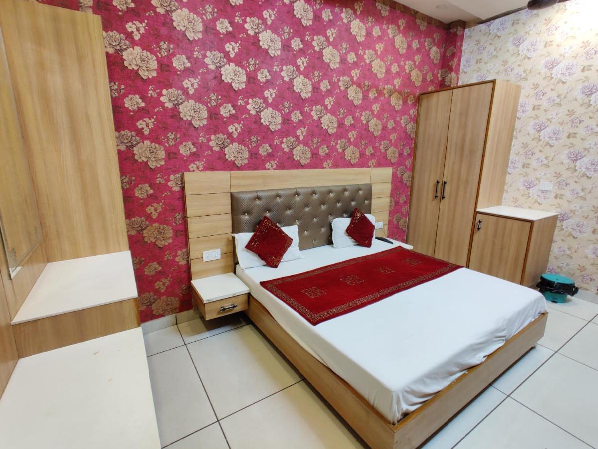 Hotel Robin Inn Амритсар Экстерьер фото
