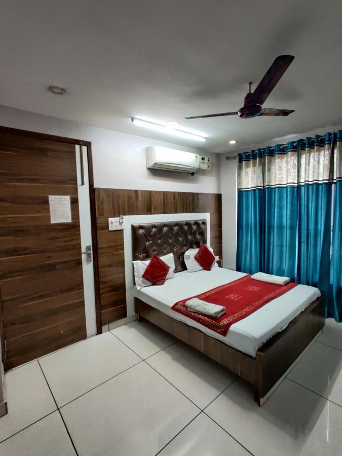 Hotel Robin Inn Амритсар Экстерьер фото