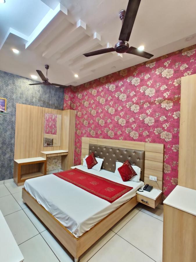 Hotel Robin Inn Амритсар Экстерьер фото