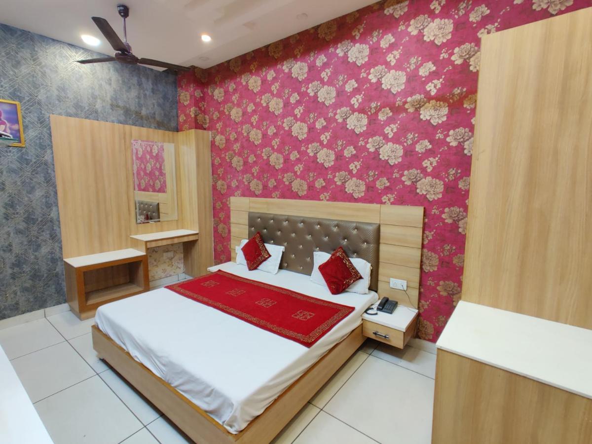 Hotel Robin Inn Амритсар Экстерьер фото