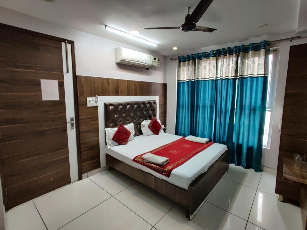 Hotel Robin Inn Амритсар Экстерьер фото