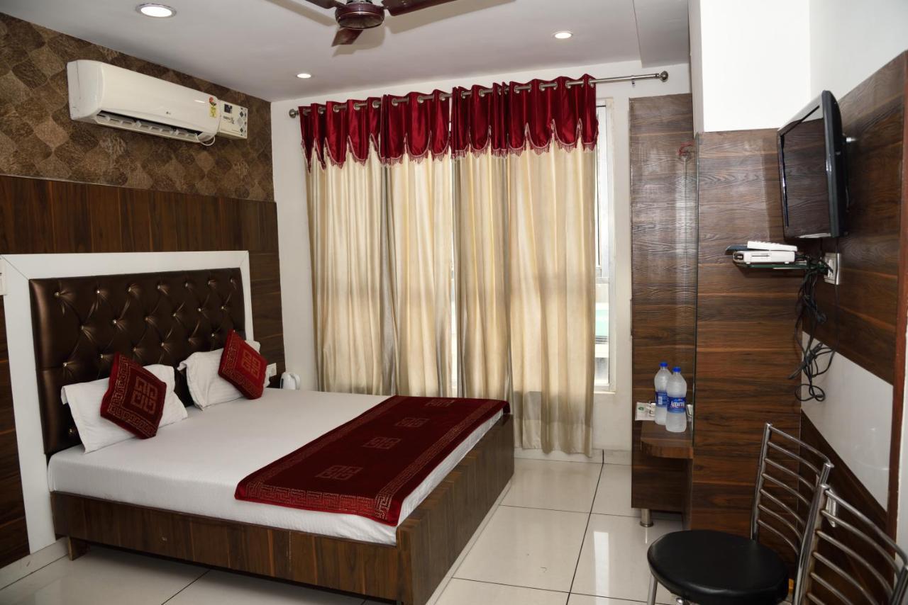 Hotel Robin Inn Амритсар Экстерьер фото
