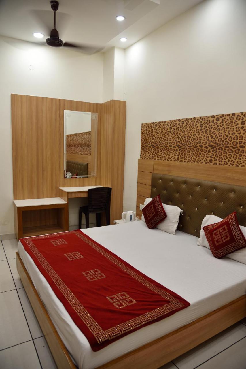 Hotel Robin Inn Амритсар Экстерьер фото