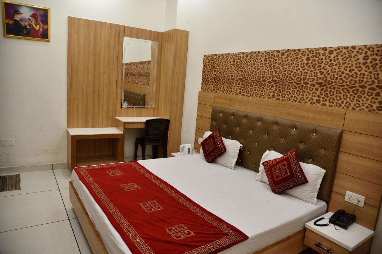 Hotel Robin Inn Амритсар Экстерьер фото