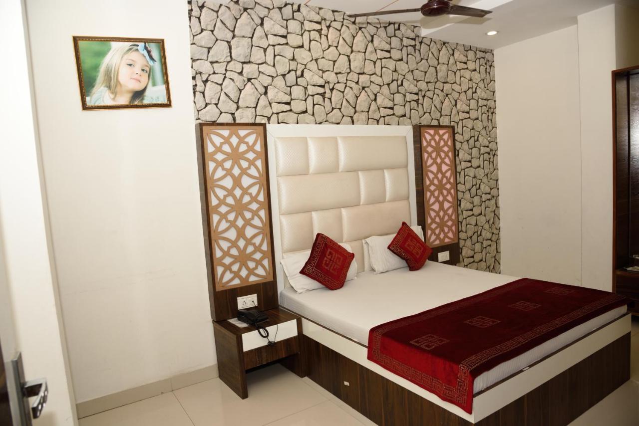 Hotel Robin Inn Амритсар Экстерьер фото
