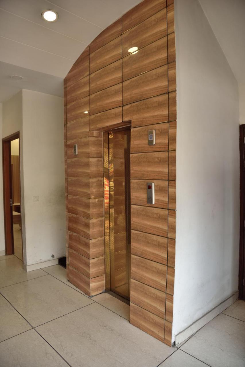 Hotel Robin Inn Амритсар Экстерьер фото
